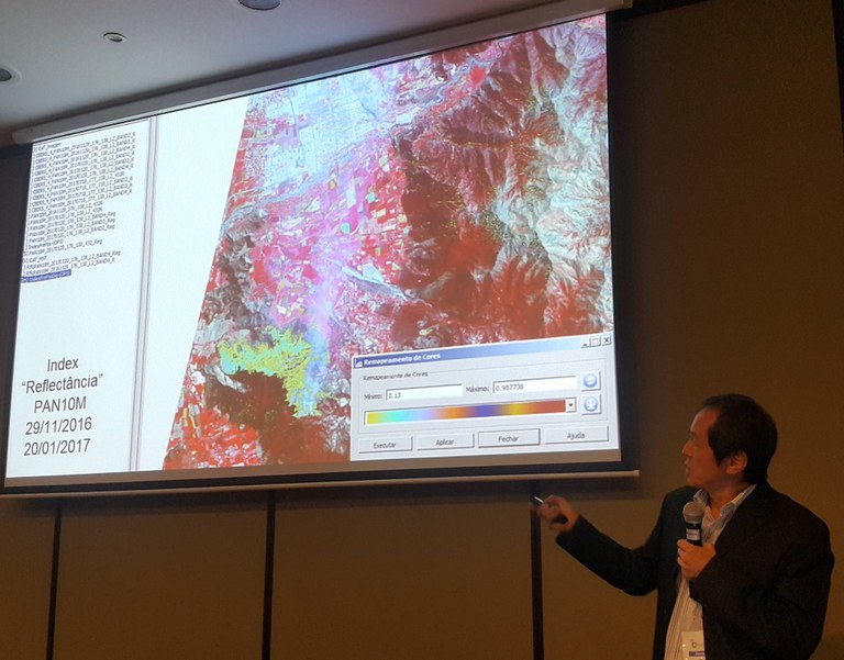 Laércio durante palestra na Geomática 2017