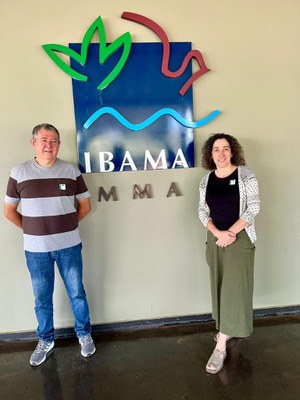 Professores Eymar Lopes e Lubia Vinhas, servidores da DIOTG, na sede do IBAMA/MMA