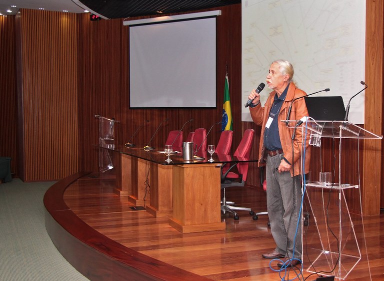 Dr. Dalton Valeriano em palestra