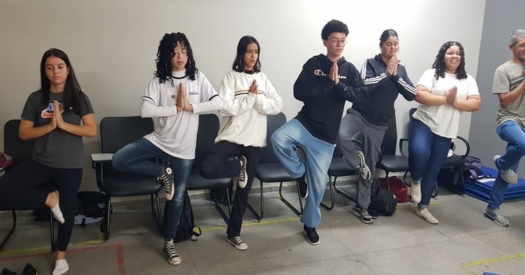 Aula de Meditação na Escola Maria Luiza de Guimarães Medeiros - Projeto Mapear - Ser