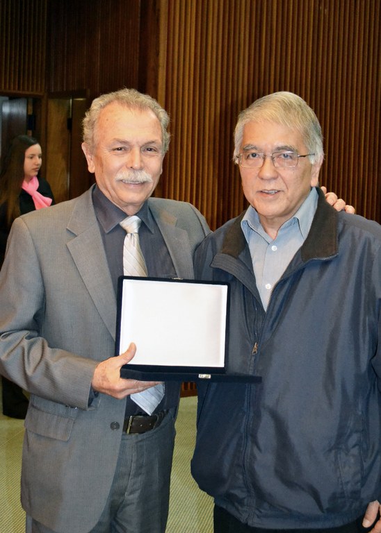 Diretor Ricardo Galvão e Dr. Yosio Edemir Shimabukuro (45 Anos de serviços ao INPE)